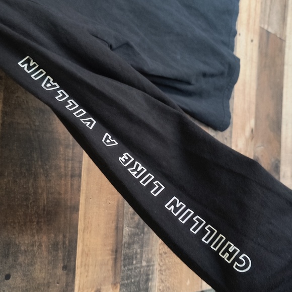 Last Call Chillin Like A Villain Black Long Sleeve Graphic T Shirt Sz Med Men - Picture 4 of 16